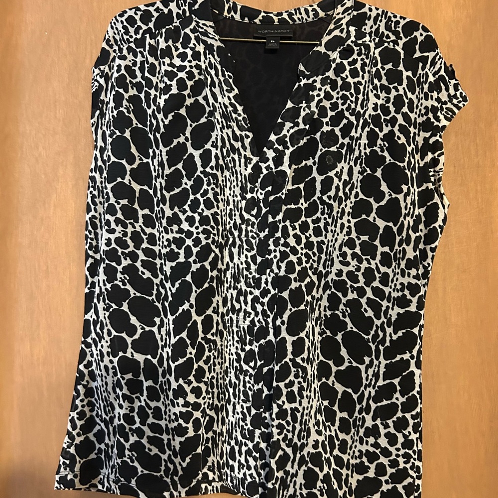 Worthington Black and White Patterned Blouse